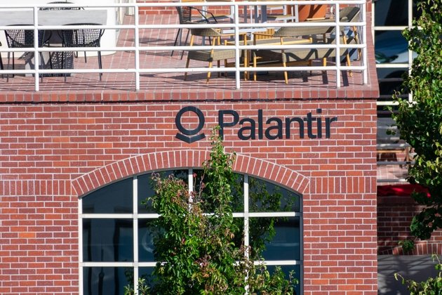 Palantir slips after six sessions of gain (PLTR:NASDAQ)