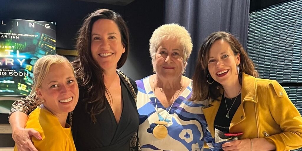 I Moved to a Big City. to Make Friends, I Talk to Strangers.