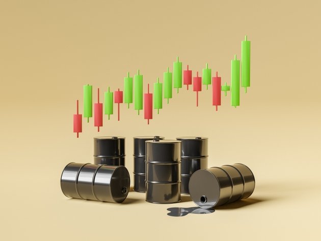 History says sell: Rare stock-oil divergence flashes red for bulls (SPY:NYSEARCA)