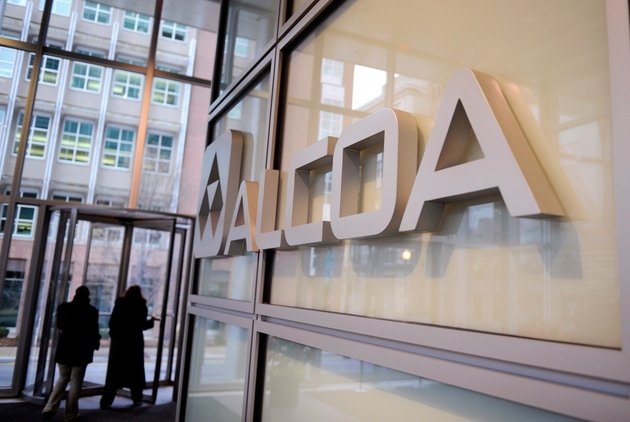 Alcoa slides after cutting full-year alumina production guidance (AA:NYSE)