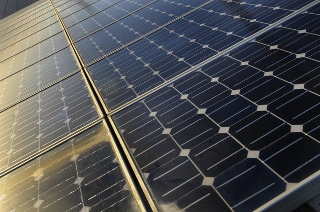 Solar stocks rally on new tariffs: The 10 biggest ETF positions (TAN:NYSEARCA)