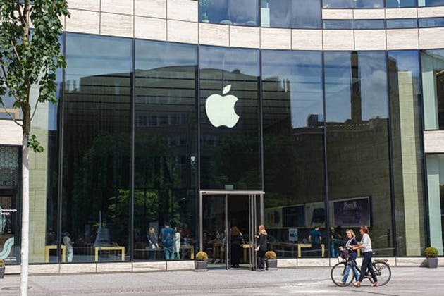 Earnings Scoreboard: Apple slumps after Tim Cook’s final earnings; Microsoft rallies in big-tech results week