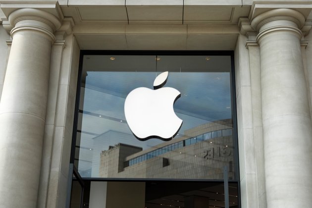 Apple gets U.S. warning not to buy Chinese memory chips (AAPL)
