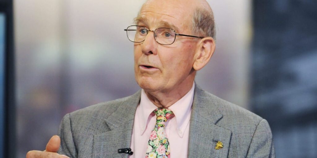 Recession Likely in 12 Months As Consumer Warnings Flash: Gary Shilling