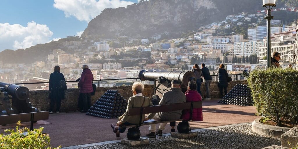Countries With the Highest and Lowest Life Expectancies in the World