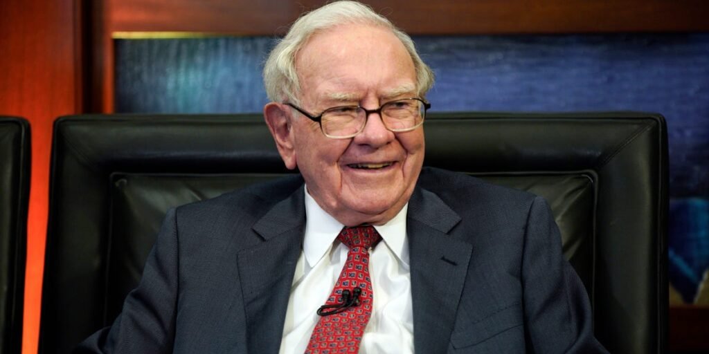 5 Leadership Lessons From Warren Buffett As He Steps Down As Chairman