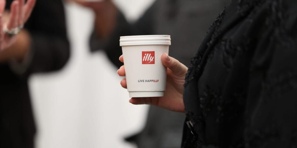 US Restaurants Purchase Fewer Disposable Cups Amid Decline