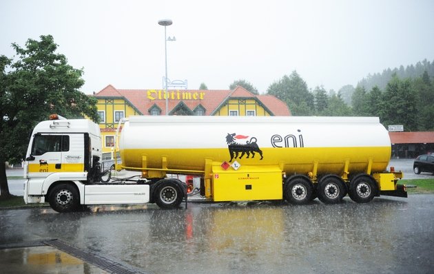 Eni sells Indonesia upstream assets to Medco, Pertamina (E:NYSE)